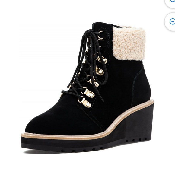 CECELIA NEW YORK Shoes - NWT Cecelia NY Geraldine wedge booties